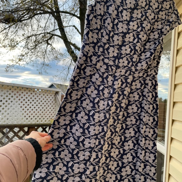Super cute navy blue floral old navy lined dress - Picture 2 of 4